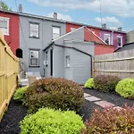 Cozy Retreat In Downtown Lancaster With Backyard Patio
