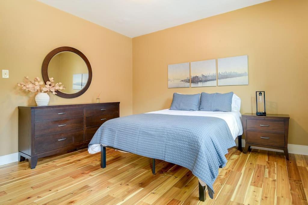 Cozy Retreat In Downtown With Backyard Patio Apartamento